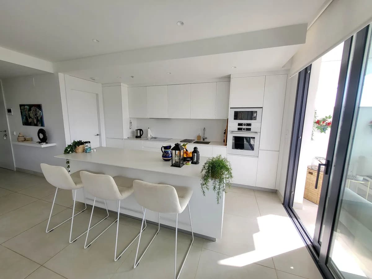 3 Bedroom Middle Floor Apartment for Sale in Fuengirola, Málaga - Image 7