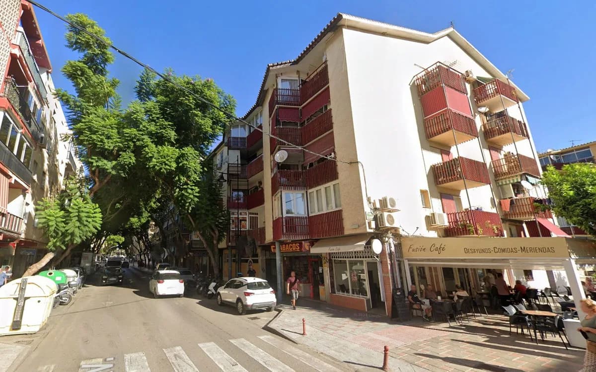 2 Bedroom Middle Floor Apartment for Sale in Fuengirola, Málaga - Image 7
