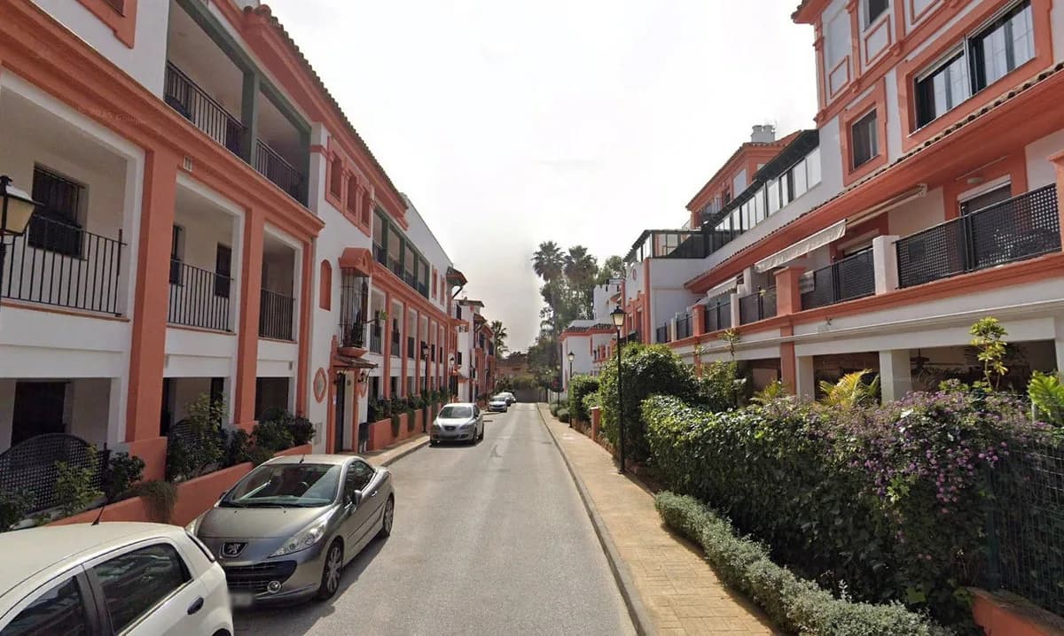 3 Bedroom Ground Floor Apartment for Sale in Atalaya, Málaga - Image 4