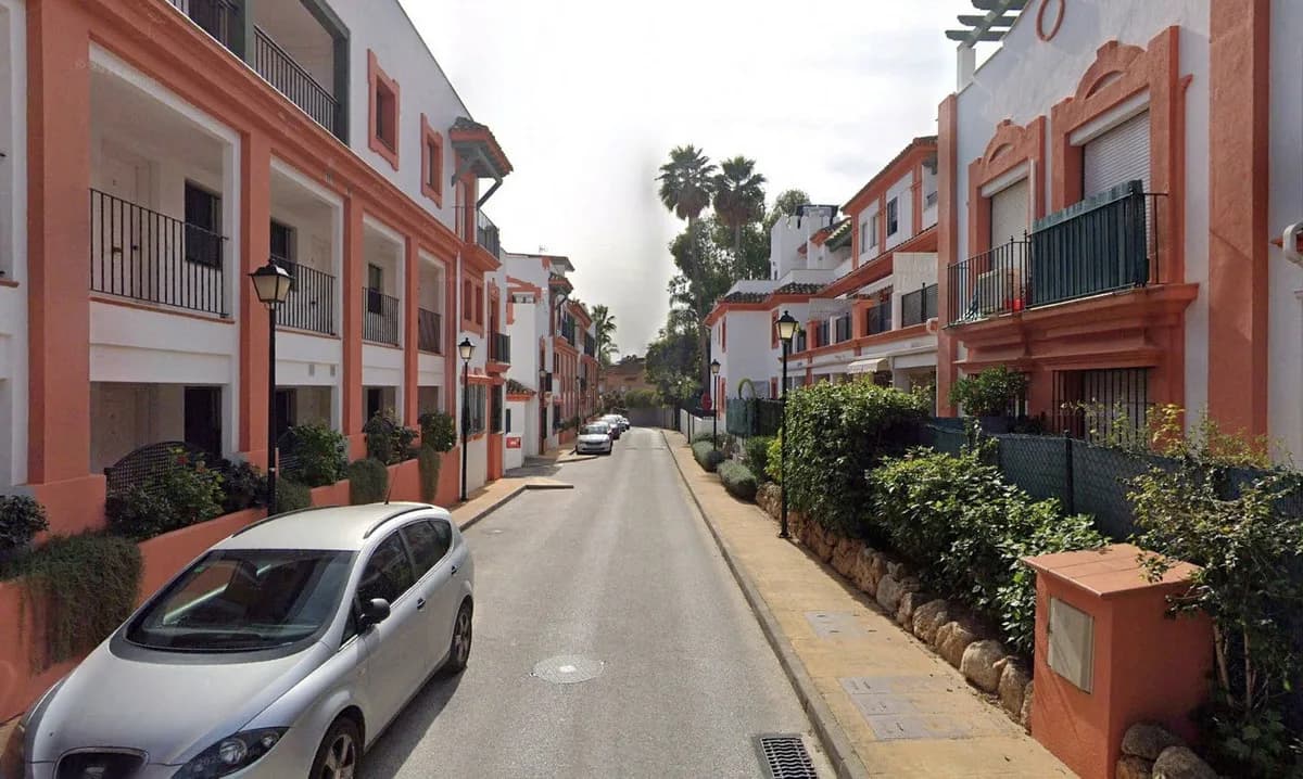 3 Bedroom Ground Floor Apartment for Sale in Atalaya, Málaga - Image 5