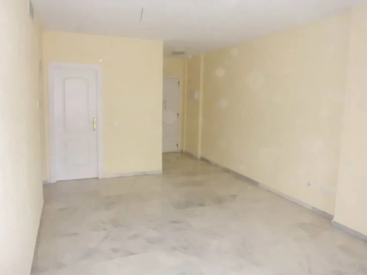 3 Bedroom Ground Floor Apartment for Sale in Atalaya, Málaga - Image 9