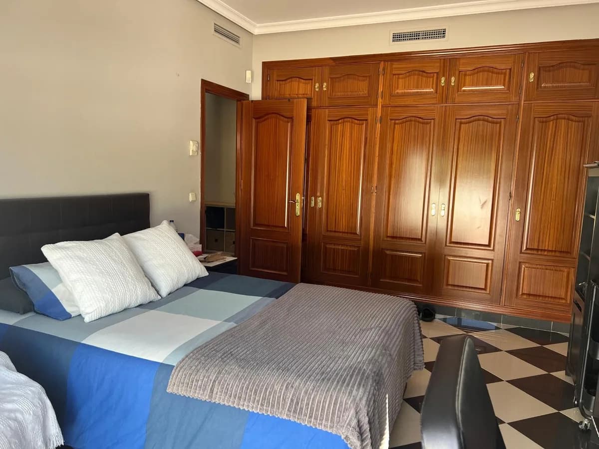 5 Bedroom Detached Villa for Sale in Marbella, Málaga - Image 7