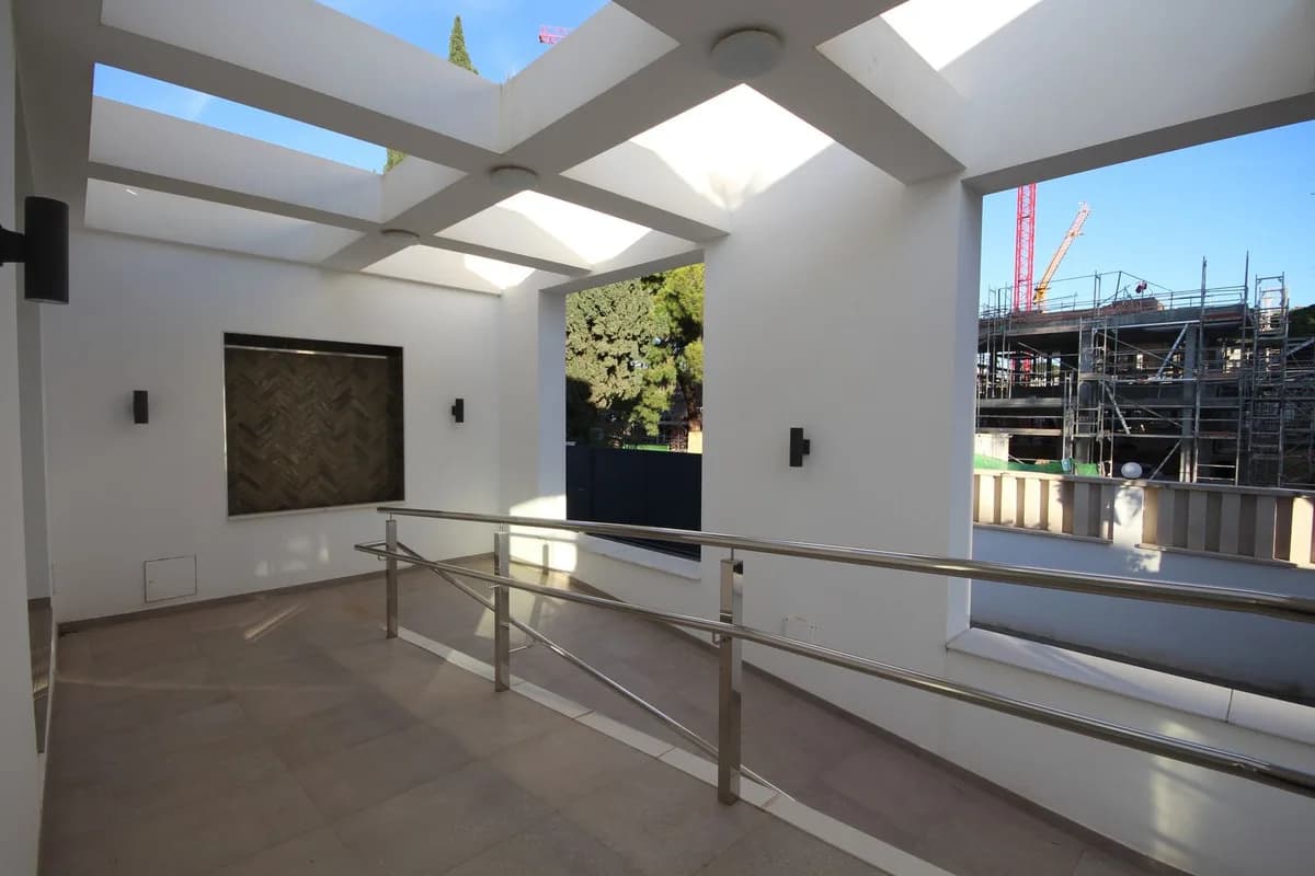3 Bedroom Detached Villa for Sale in Elviria, Málaga - Image 7