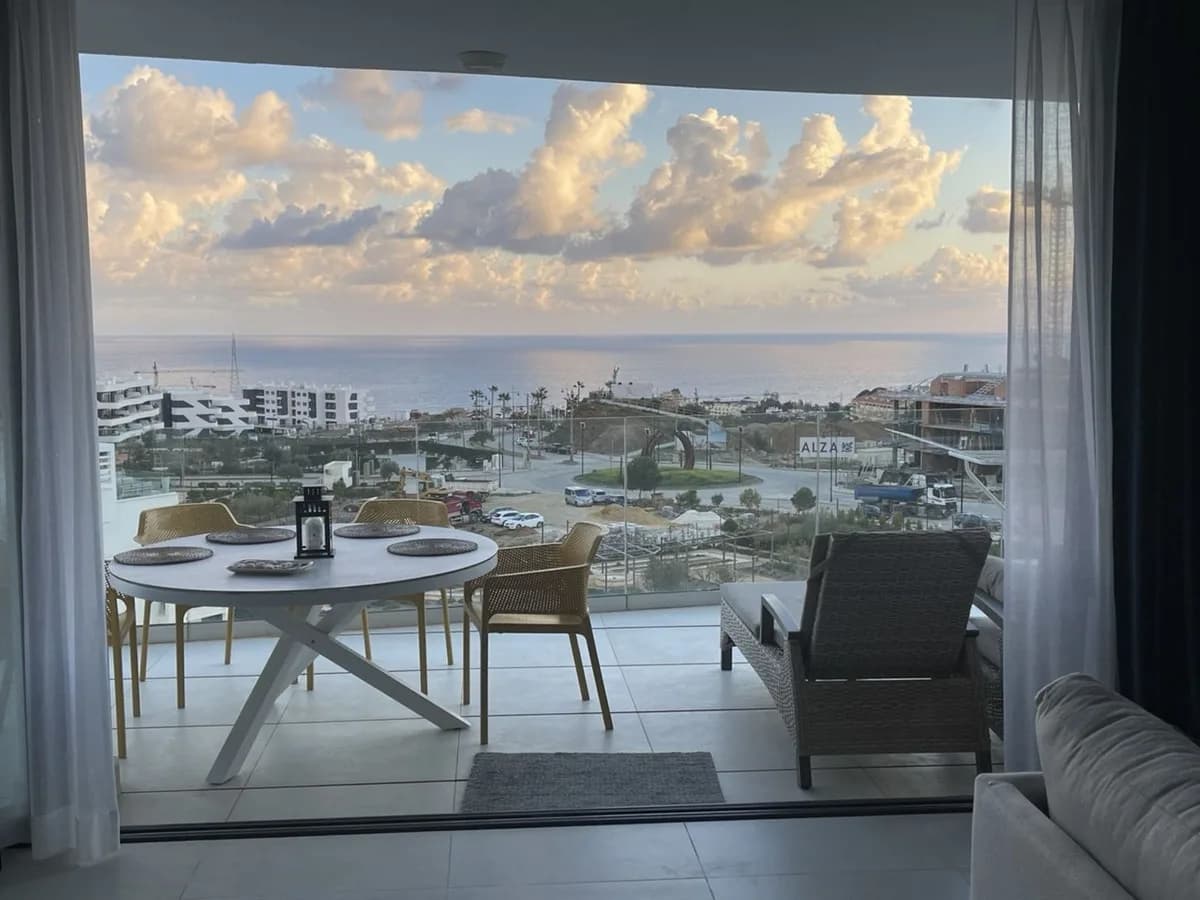 2 Bedroom Middle Floor Apartment for Sale in Fuengirola, Málaga