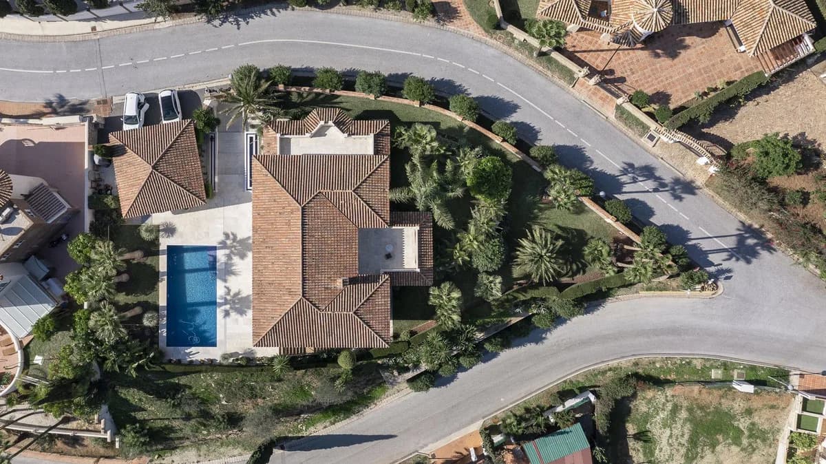 6 Bedroom Detached Villa for Sale in Mijas Golf, Málaga - Image 5