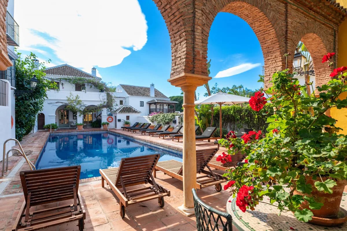 3 Bedroom Townhouse for Sale in The Golden Mile, Málaga - Image 3