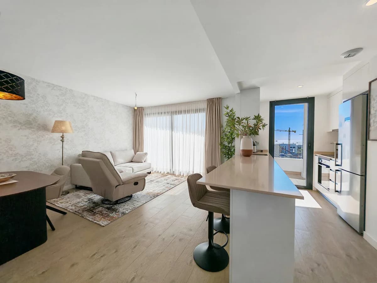 2 Bedroom Middle Floor Apartment for Sale in Estepona, Málaga - Image 2