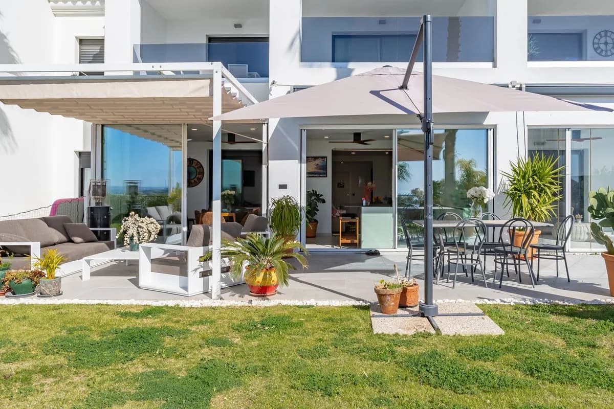 4 Bedroom Ground Floor Apartment for Sale in Estepona, Málaga
