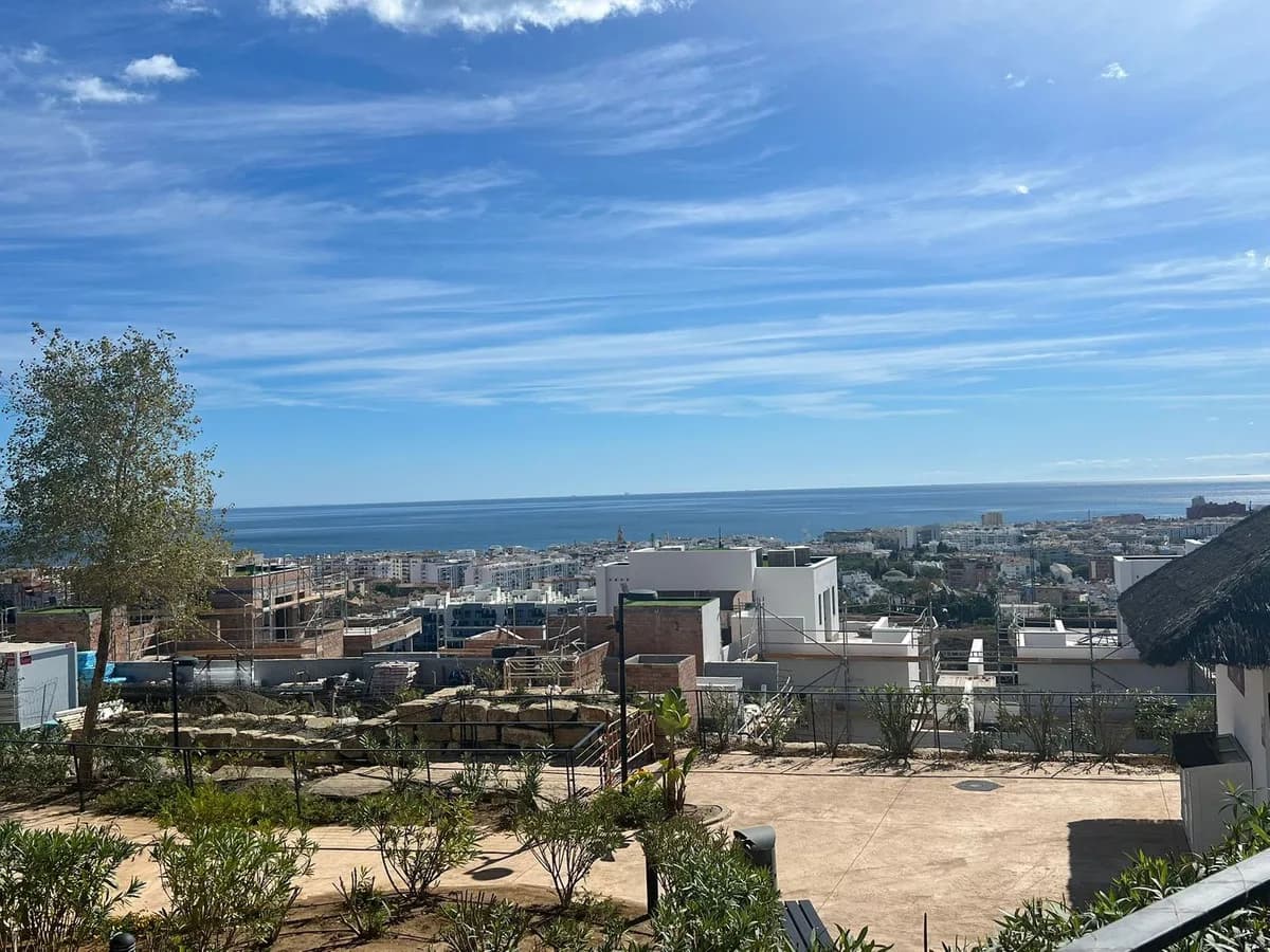 4 Bedroom Ground Floor Apartment for Sale in Estepona, Málaga - Image 2