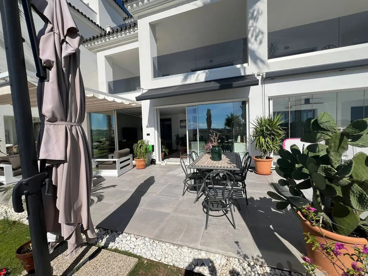 4 Bedroom Ground Floor Apartment for Sale in Estepona, Málaga - Image 3