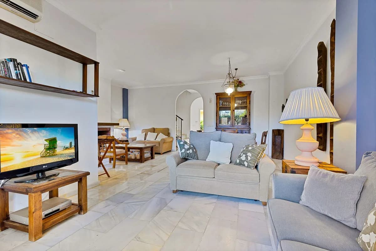 3 Bedroom Townhouse for Sale in San Pedro de Alcántara, Málaga - Image 4