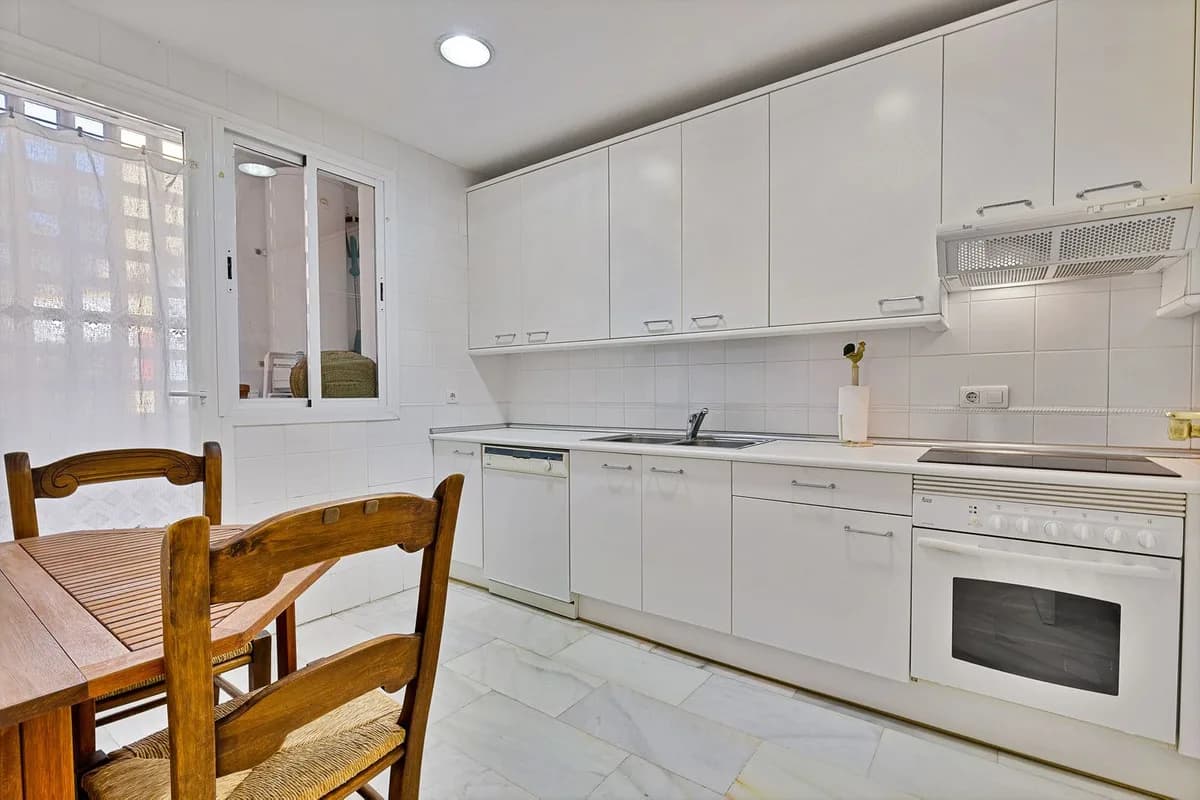 3 Bedroom Townhouse for Sale in San Pedro de Alcántara, Málaga - Image 8