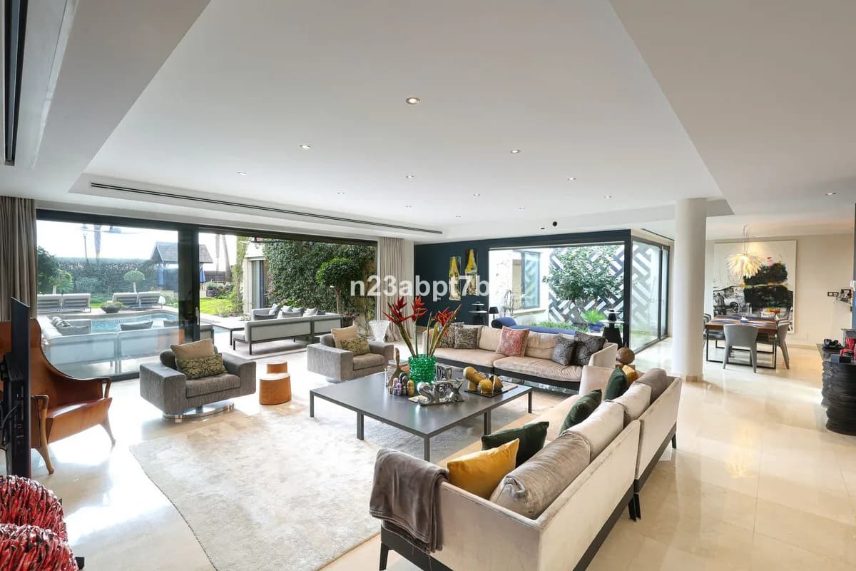 4 Bedroom Detached Villa for Sale in Puerto Banús, Málaga - Image 3