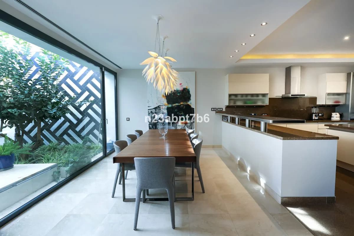 4 Bedroom Detached Villa for Sale in Puerto Banús, Málaga - Image 6