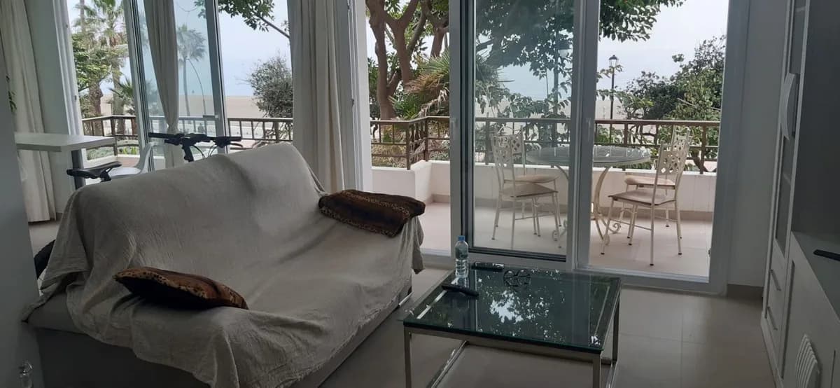 2 Bedroom Middle Floor Apartment for Sale in Estepona, Málaga - Image 3