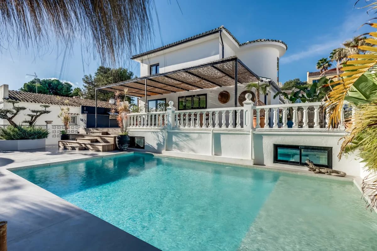 5 Bedroom Detached Villa for Sale in Nueva Andalucía, Málaga