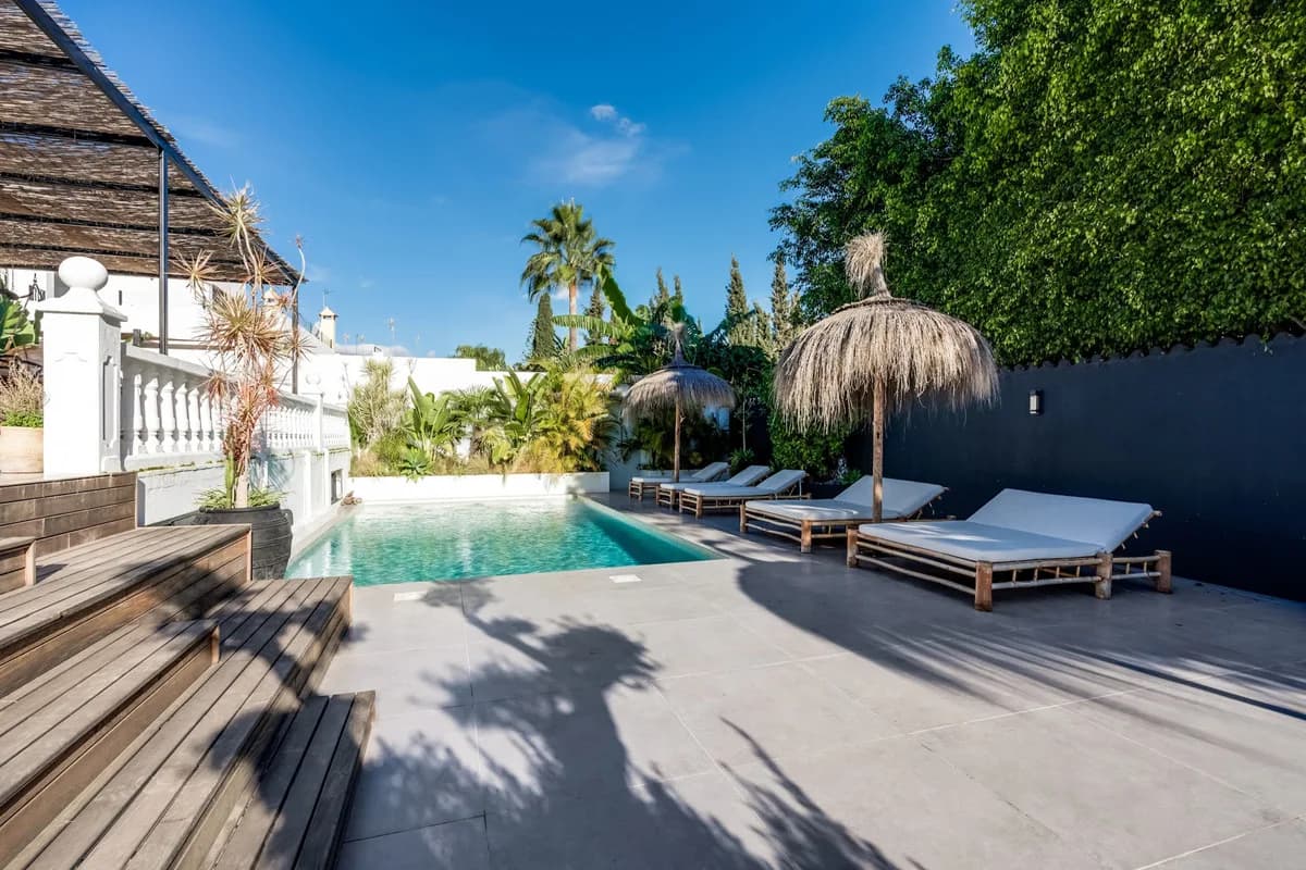 5 Bedroom Detached Villa for Sale in Nueva Andalucía, Málaga - Image 3