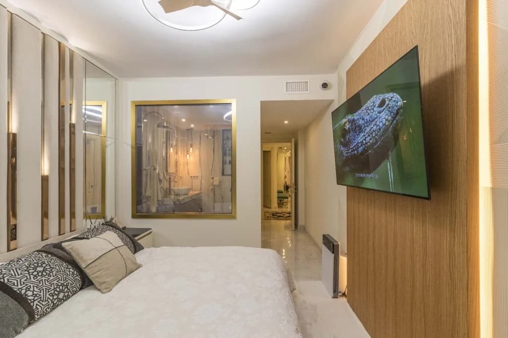 3 Bedroom Middle Floor Apartment for Sale in Puerto Banús, Málaga - Image 7