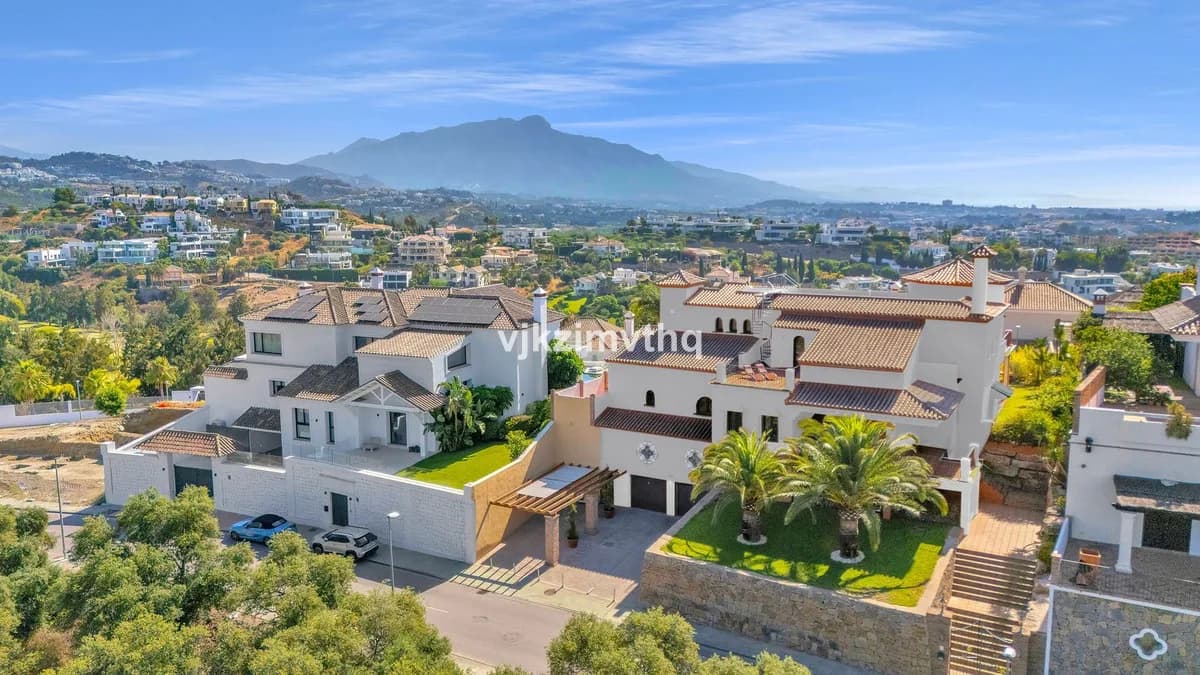 5 Bedroom Detached Villa for Sale in Benahavís, Málaga - Image 2