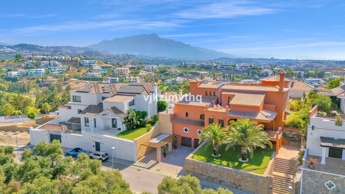 5 Bedroom Detached Villa for Sale in Benahavís, Málaga - Image 4