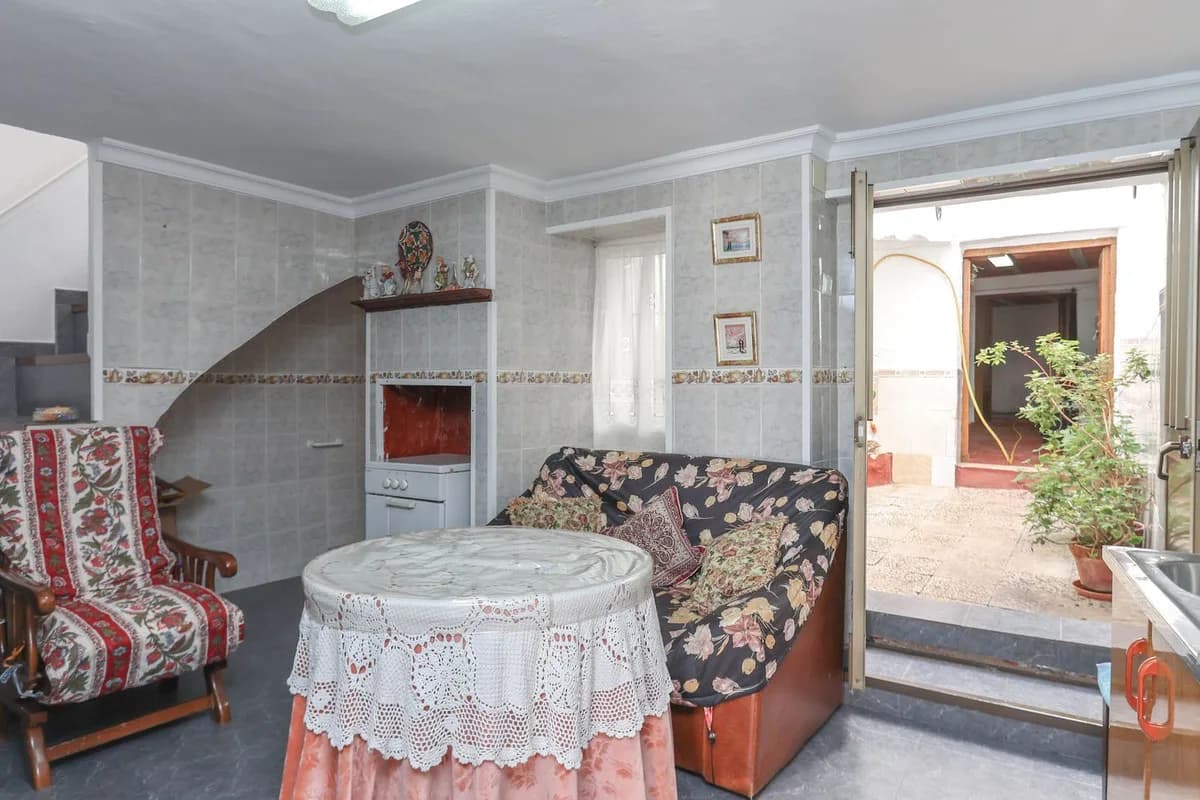 4 Bedroom Townhouse for Sale in Yunquera, Málaga - Image 5