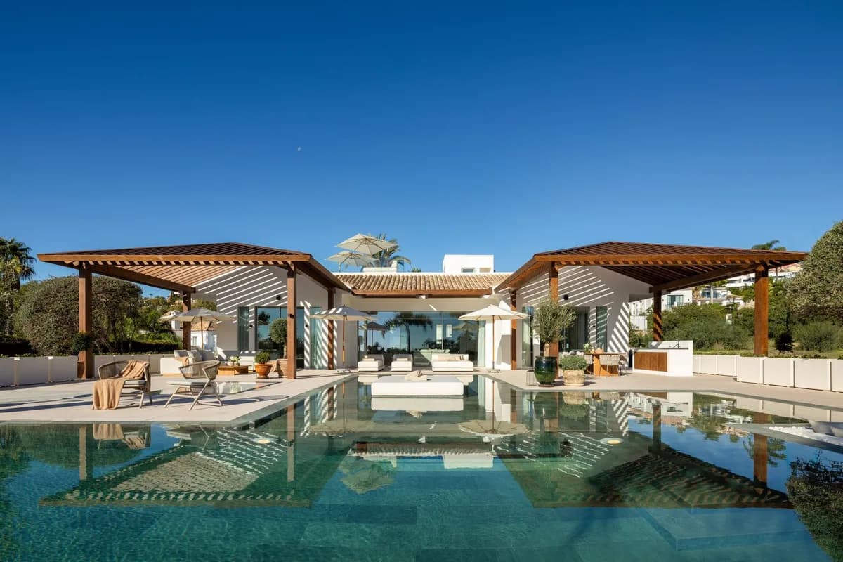 6 Bedroom Detached Villa for Sale in Nueva Andalucía, Málaga - Image 8