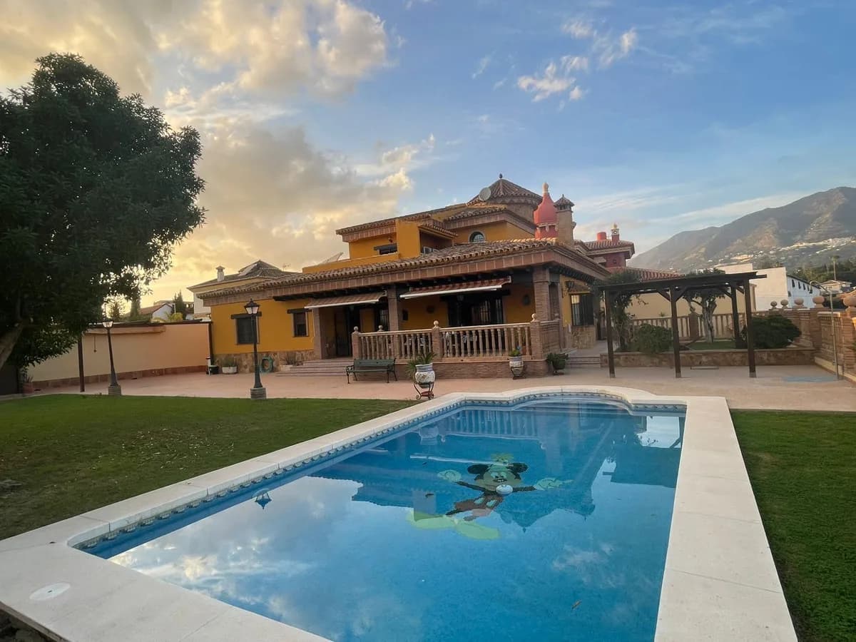 4 Bedroom Detached Villa for Sale in Mijas Costa, Málaga - Image 6