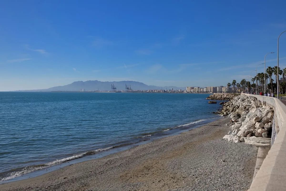 4 Bedroom Middle Floor Apartment for Sale in Cerrado de Calderón, Málaga - Image 7