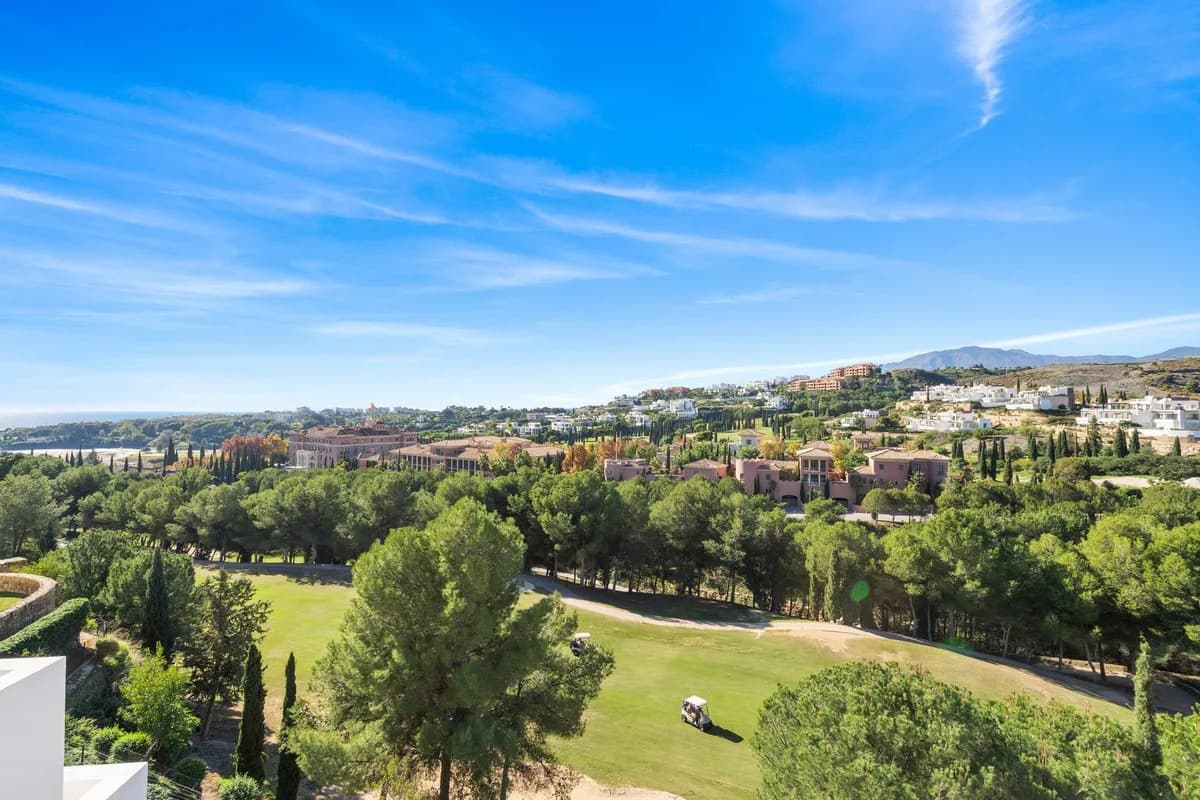 3 Bedroom Penthouse Duplex for Sale in Los Flamingos, Málaga - Image 2