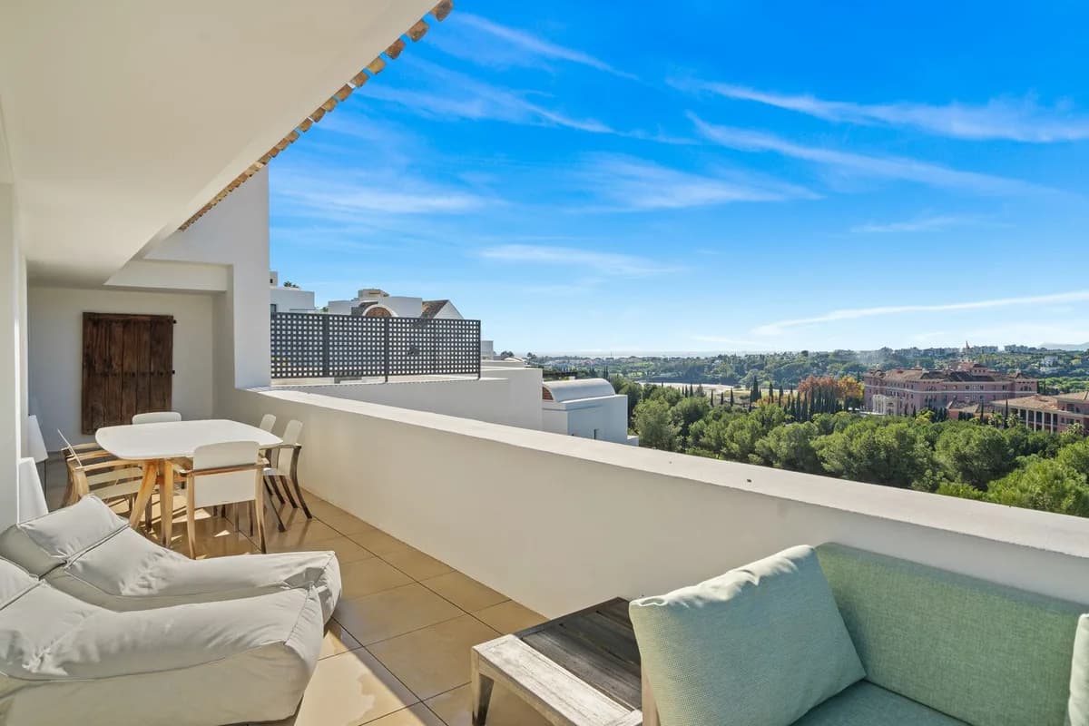 3 Bedroom Penthouse Duplex for Sale in Los Flamingos, Málaga - Image 7