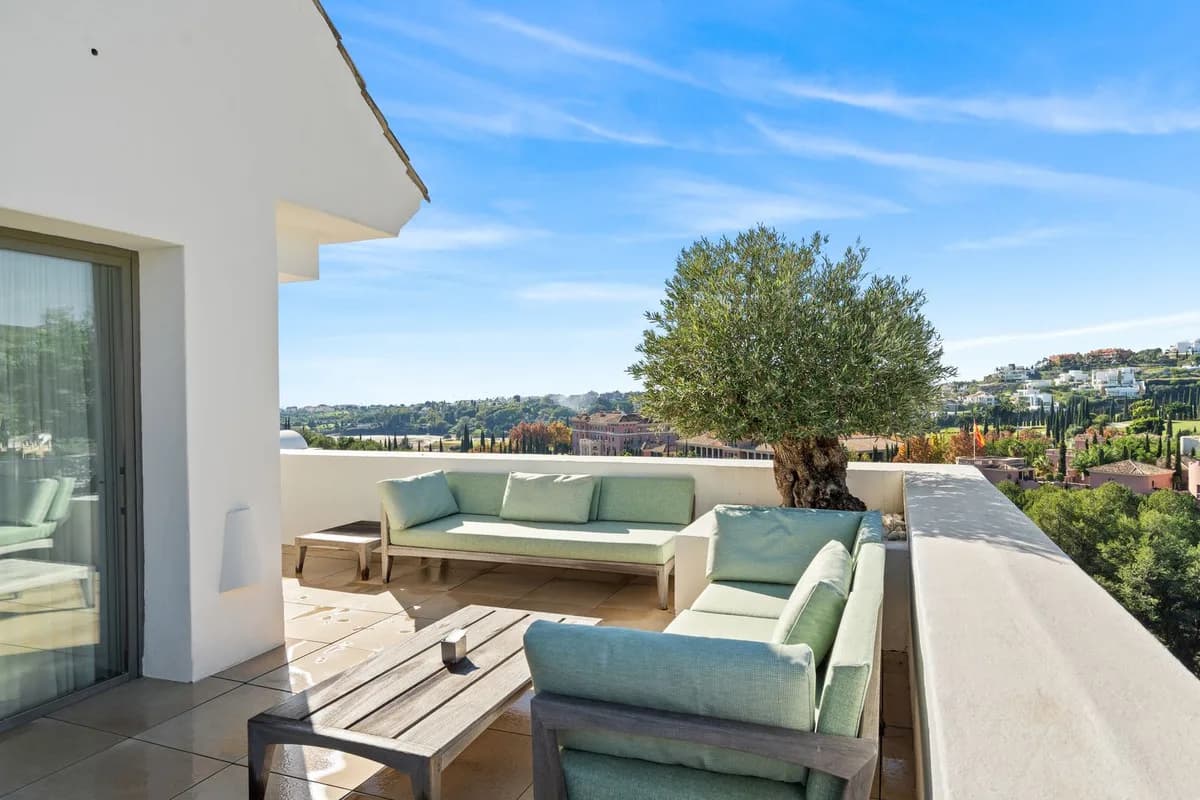 3 Bedroom Penthouse Duplex for Sale in Los Flamingos, Málaga - Image 9