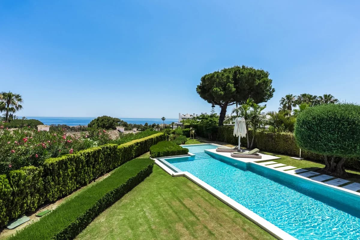 5 Bedroom Detached Villa for Sale in The Golden Mile, Málaga - Image 4