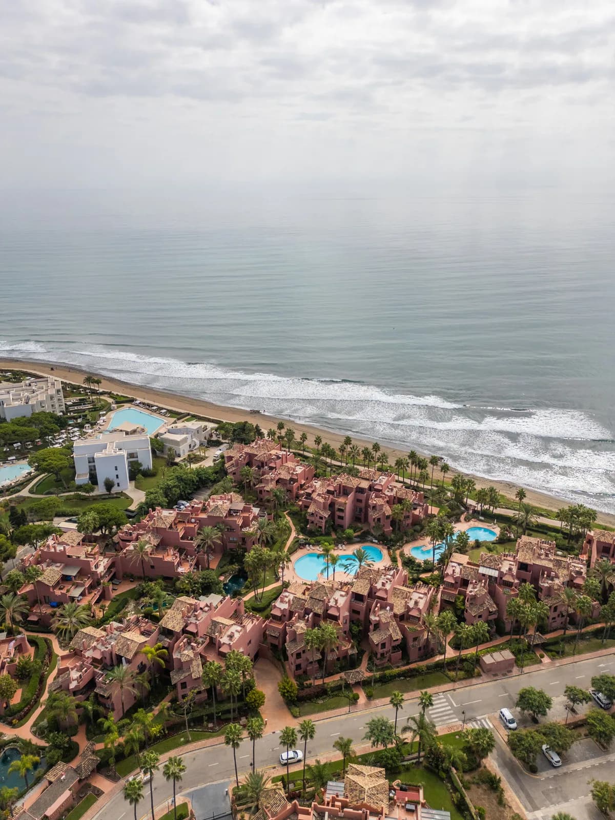 3 Bedroom Middle Floor Apartment for Sale in Estepona, Málaga - Image 6