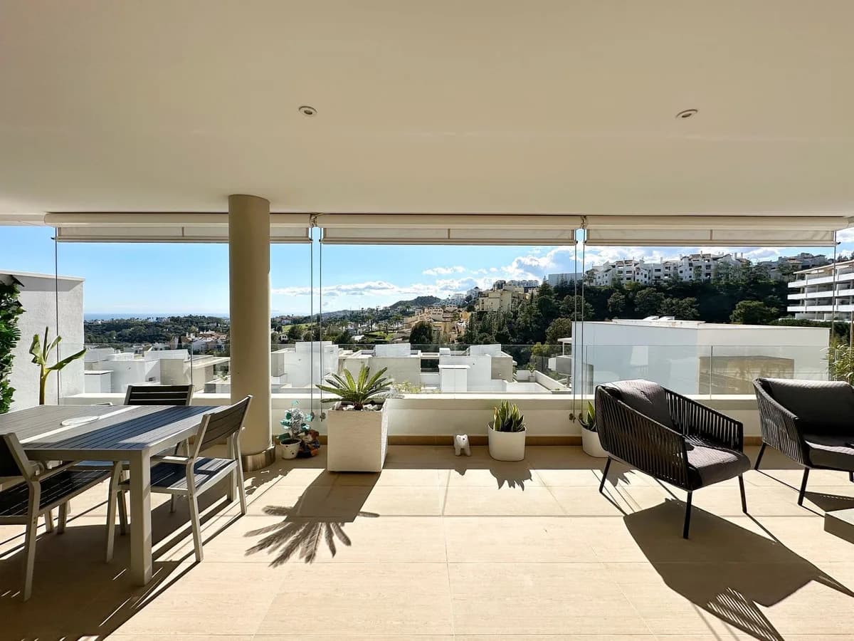 3 Bedroom Middle Floor Apartment for Sale in Los Arqueros, Málaga - Image 3