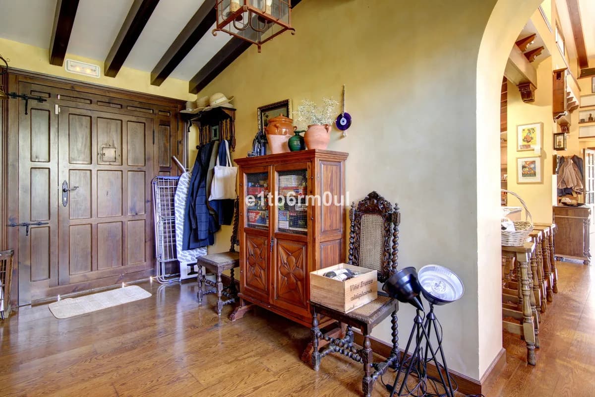 5 Bedroom Finca - Cortijo for Sale in Ojén, Málaga - Image 3