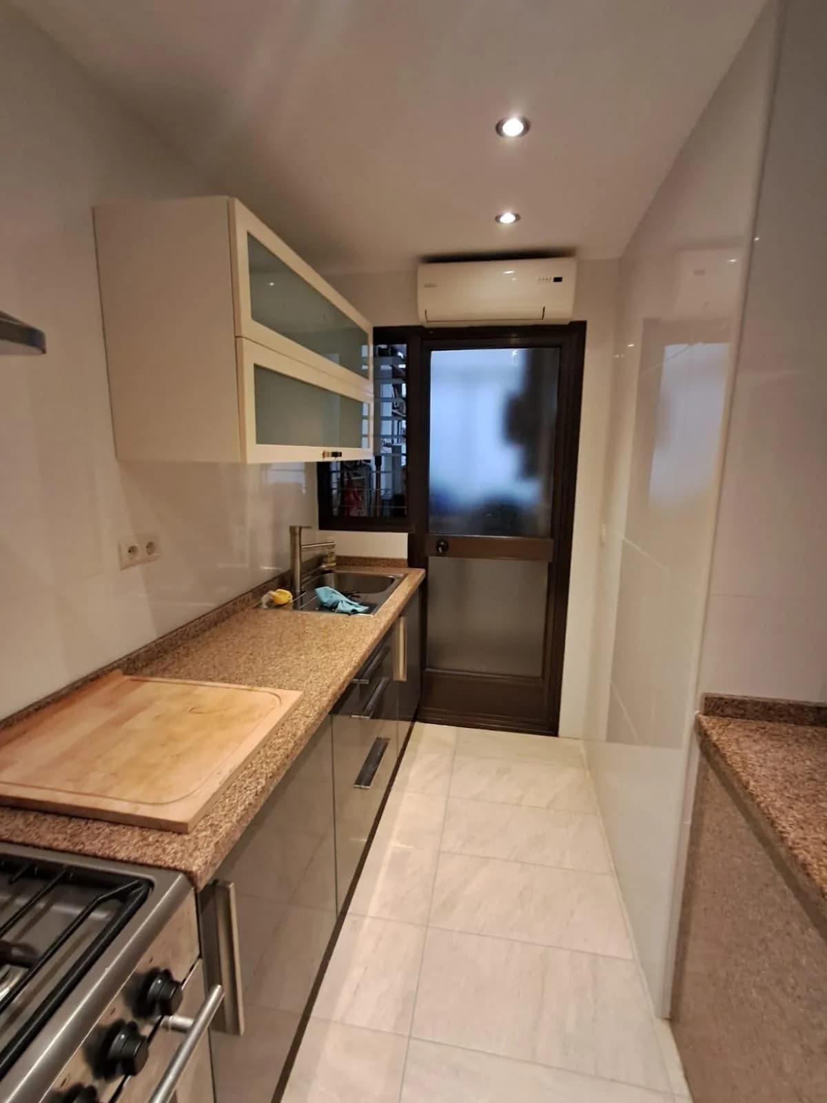 2 Bedroom Middle Floor Apartment for Sale in Fuengirola, Málaga - Image 8