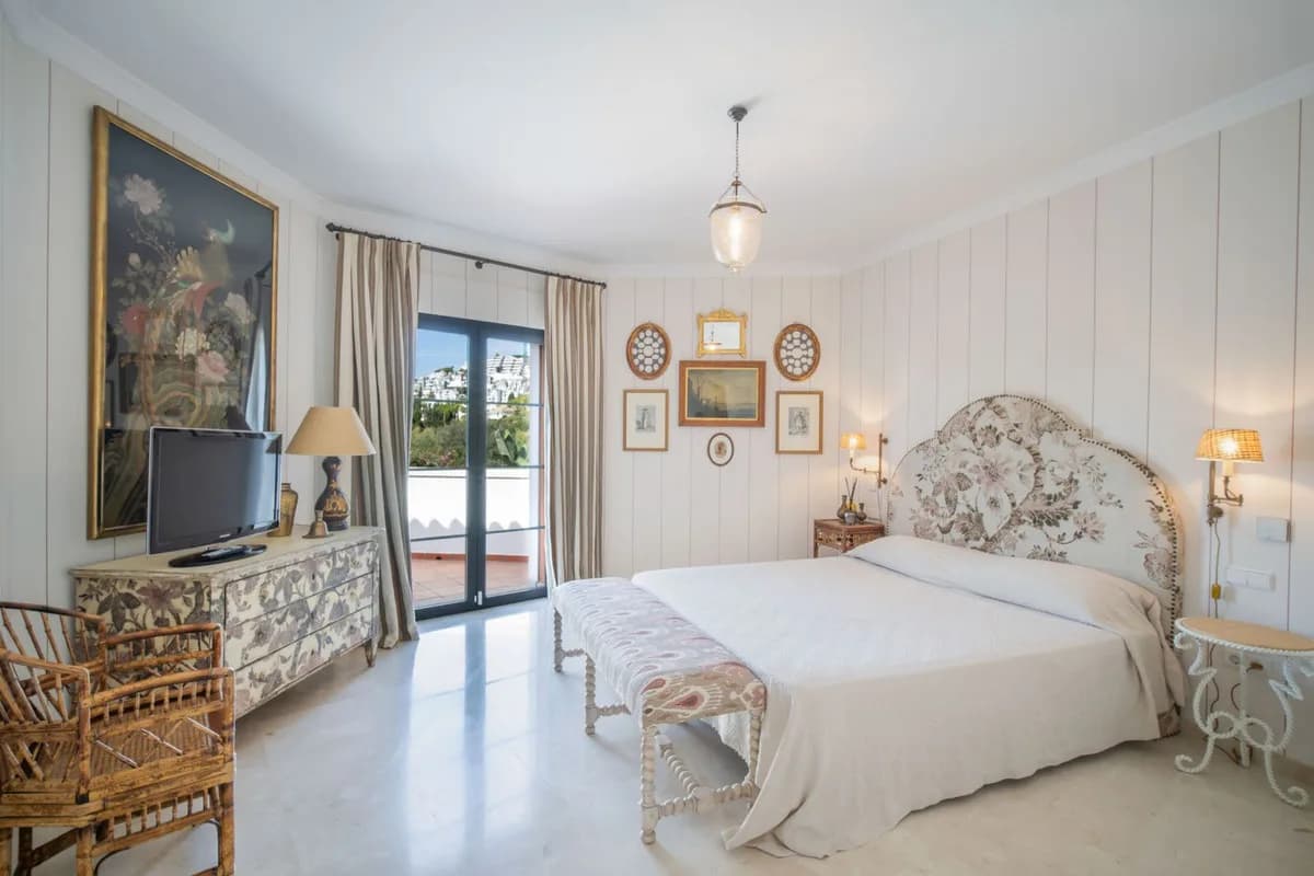 4 Bedroom Detached Villa for Sale in La Quinta, Málaga - Image 9