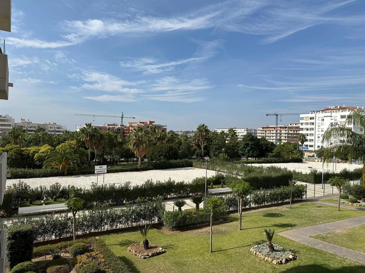 3 Bedroom Middle Floor Apartment for Sale in Nueva Andalucía, Málaga - Image 3