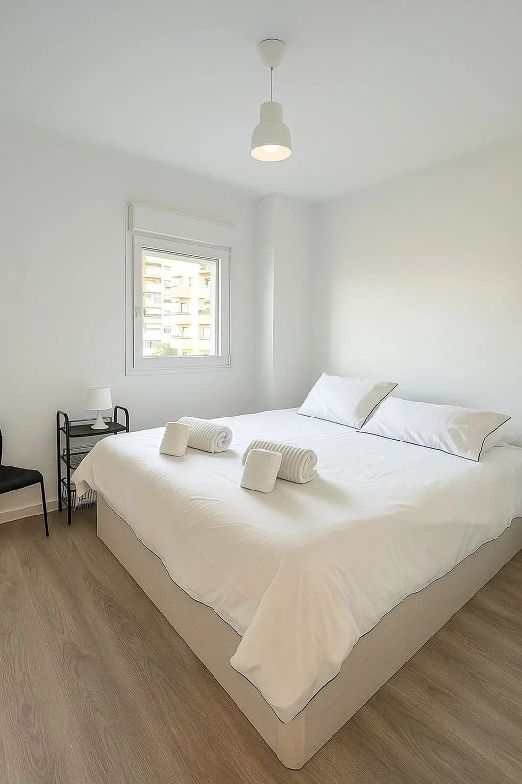 3 Bedroom Middle Floor Apartment for Sale in Nueva Andalucía, Málaga - Image 4