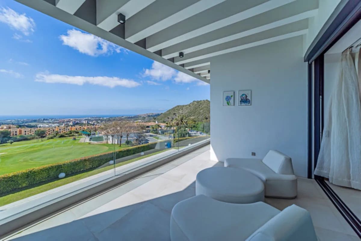 5 Bedroom Detached Villa for Sale in Los Arqueros, Málaga - Image 7
