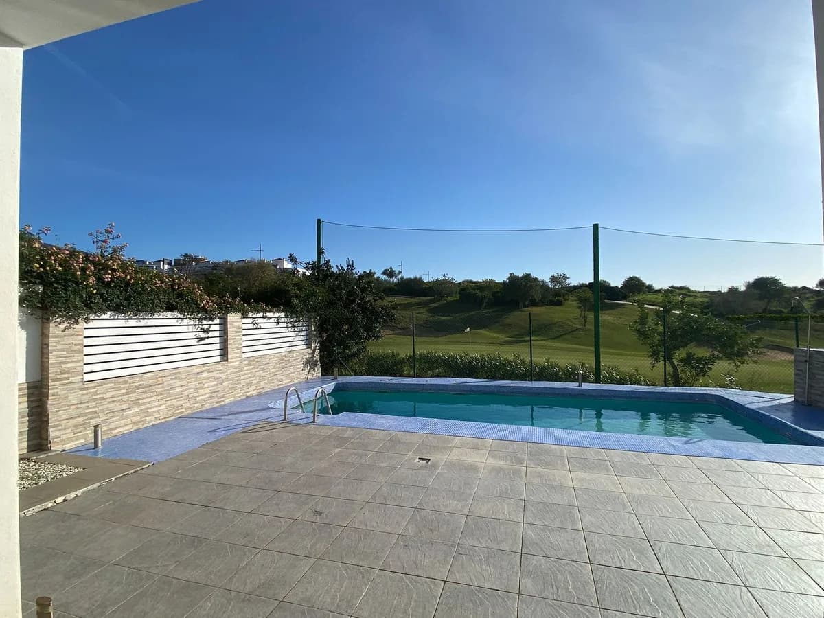 5 Bedroom Semi-Detached House for Sale in Valle Romano, Málaga - Image 2