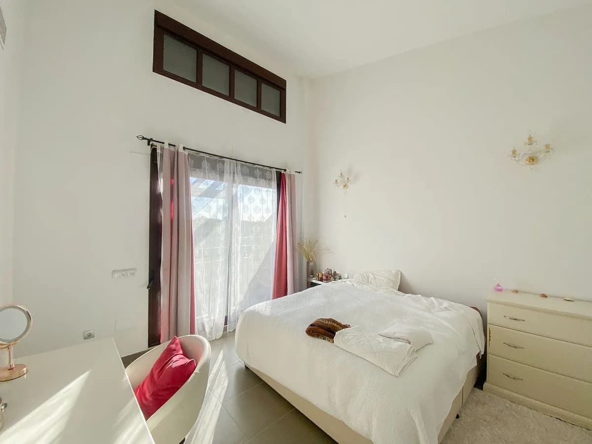 5 Bedroom Semi-Detached House for Sale in Valle Romano, Málaga - Image 9