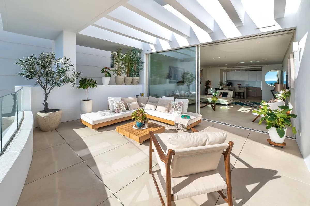 3 Bedroom Middle Floor Apartment for Sale in Ojén, Málaga - Image 4