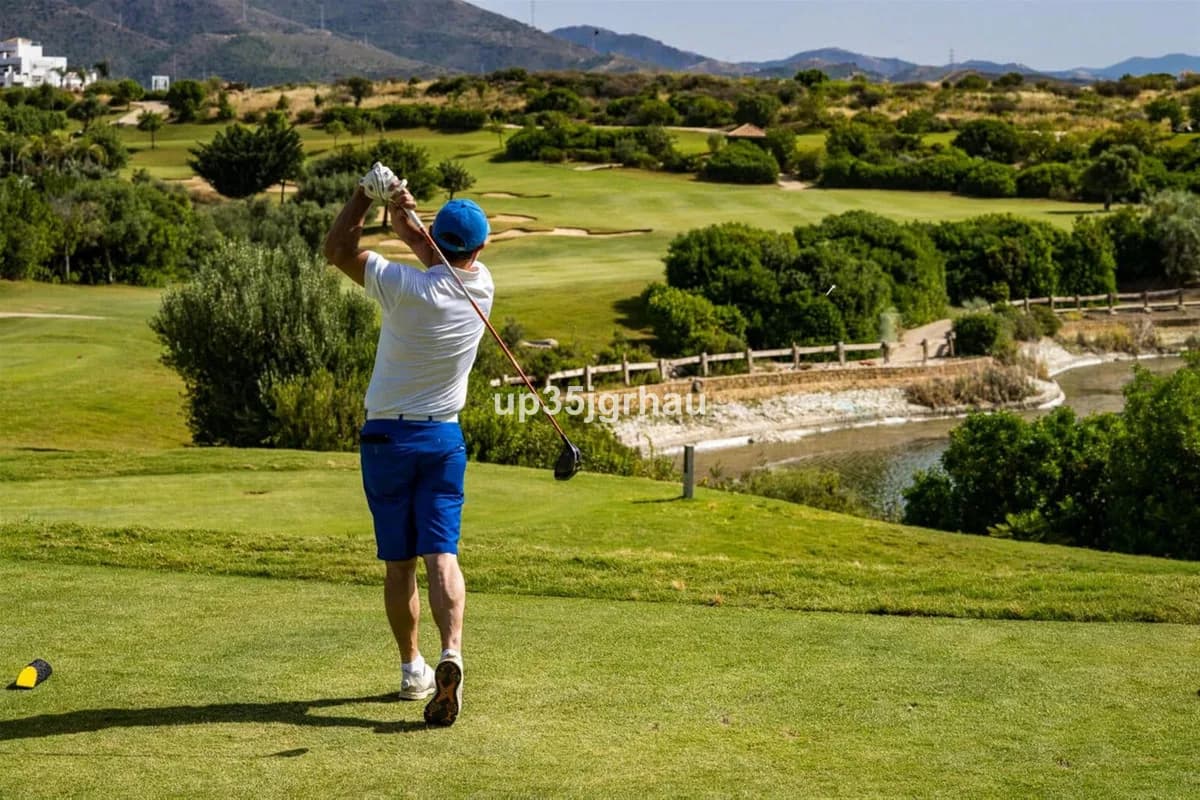 4 Bedroom Penthouse for Sale in Estepona, Málaga