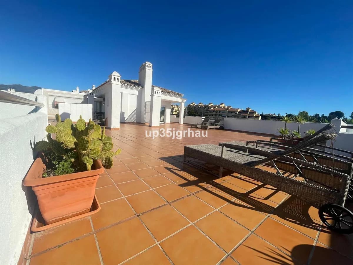 4 Bedroom Penthouse for Sale in Estepona, Málaga - Image 3