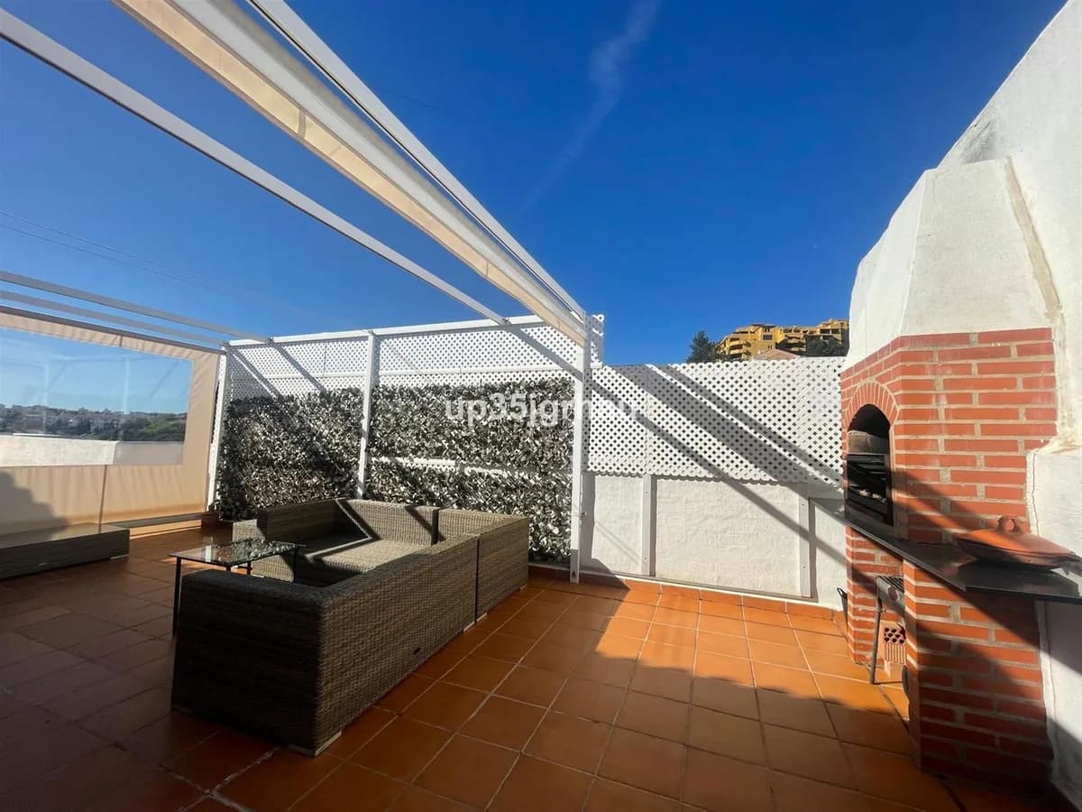 4 Bedroom Penthouse for Sale in Estepona, Málaga - Image 6