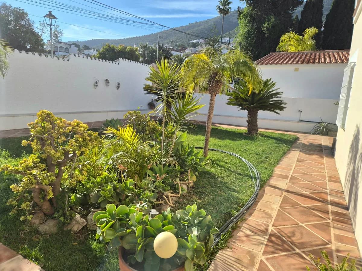 6 Bedroom Detached Villa for Sale in Alhaurín de la Torre, Málaga - Image 4