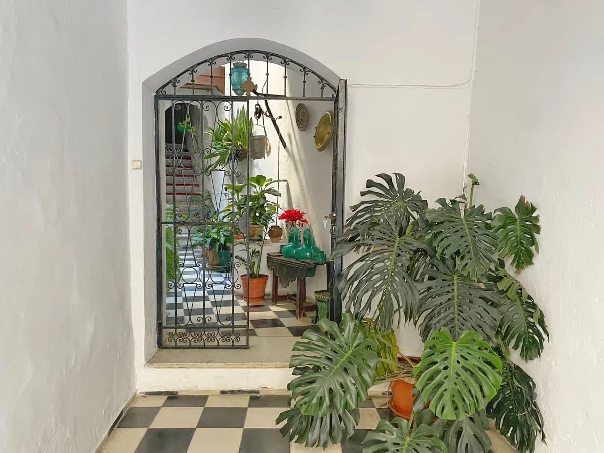 6 Bedroom Top Floor Apartment for Sale in Marbella, Málaga
