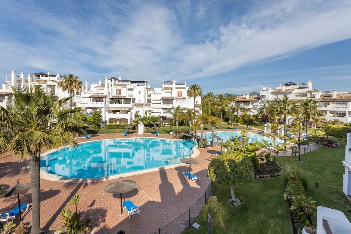 5 Bedroom Ground Floor Apartment for Sale in San Pedro de Alcántara, Málaga - Image 2