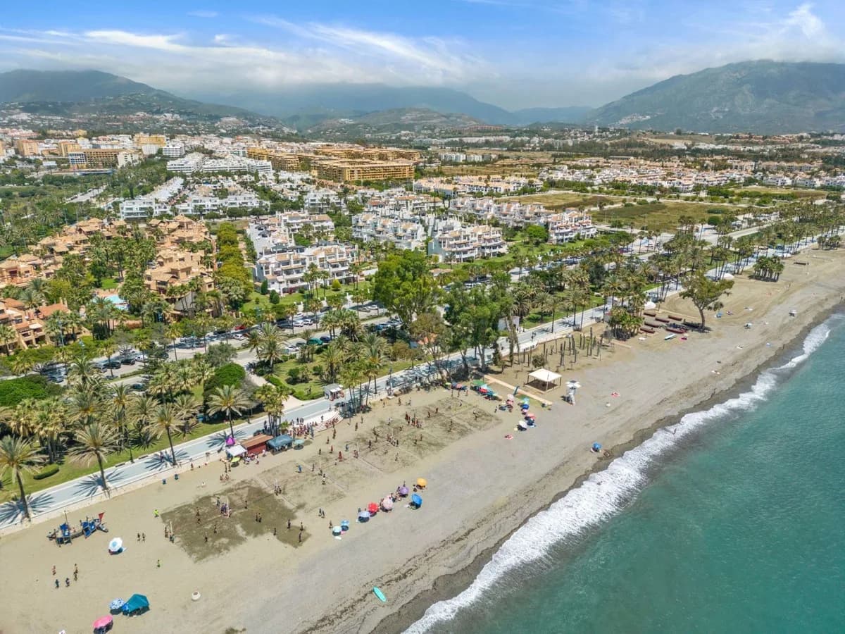 5 Bedroom Ground Floor Apartment for Sale in San Pedro de Alcántara, Málaga - Image 4